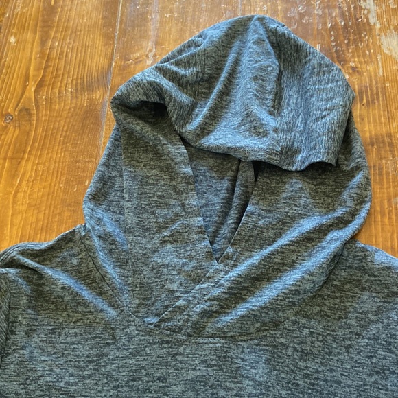 Nike women’s long sleeve dri-fit. Worn but in good condition! Heathered gray. - Picture 3 of 11